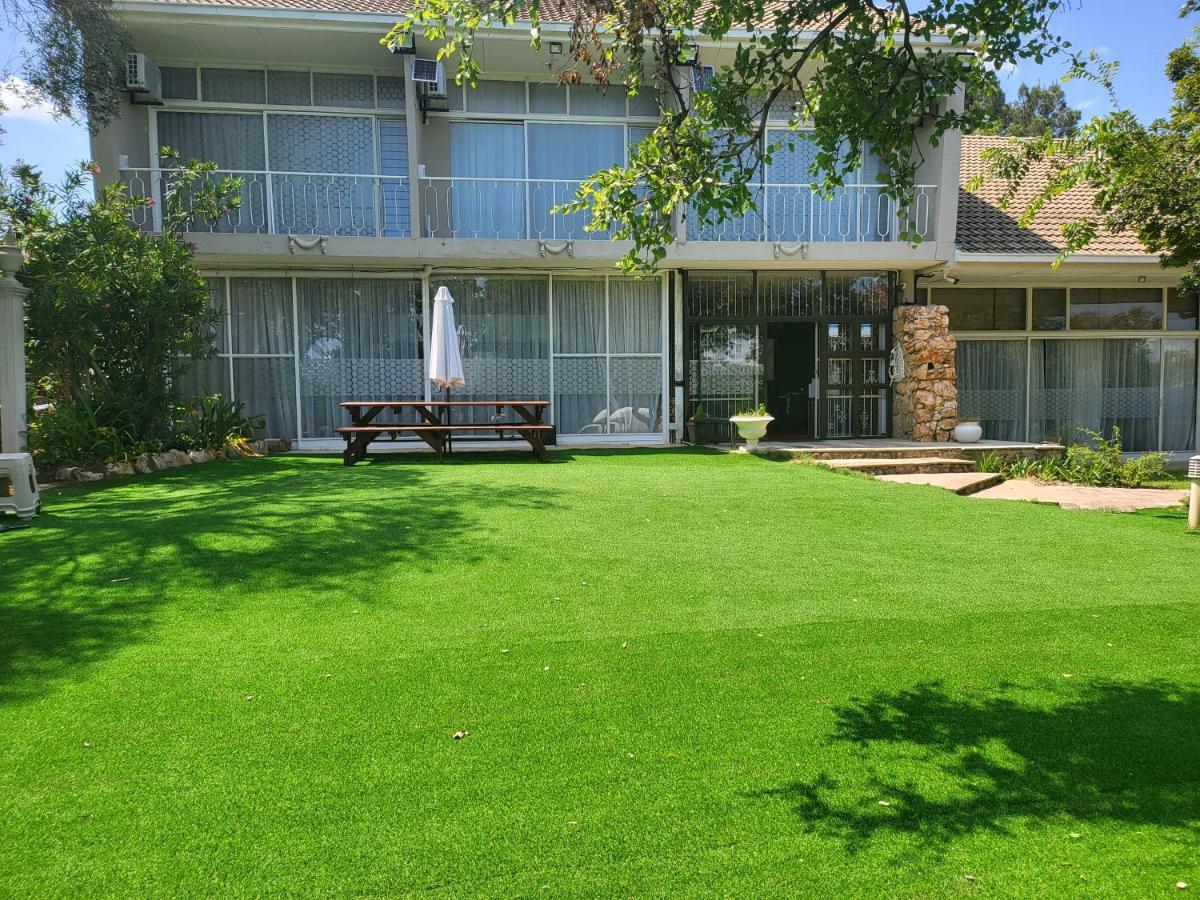 Sandstone Kroonstad Exteriör bild